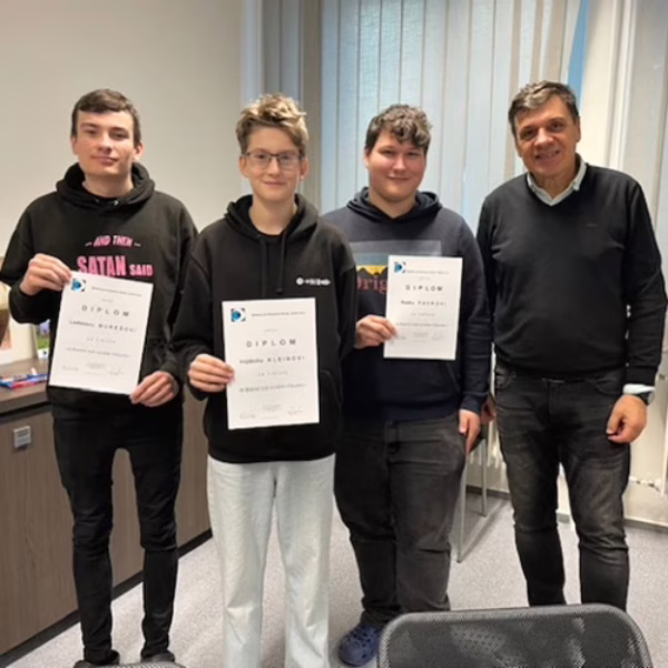 Nekřížkuj jen pod lavicí!